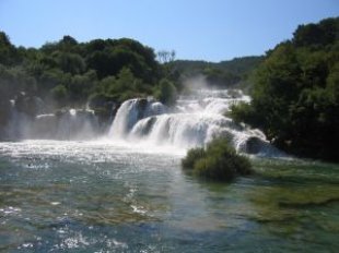 waterfall_rocks_croatia_270401_l.jpg