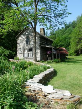1820s log cabin guest house at Mast Farm Inn, Valle Crucis NC (Scarborough photo)
