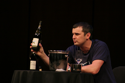 Gary Vaynerchuk in action, wine included (courtesy William Couch at flickr CC)