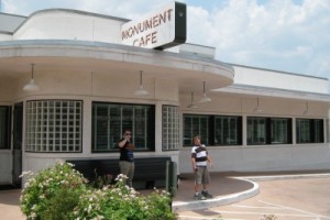 Monument Cafe exterior in Georgetown TX (photo by Sheila Scarborough)