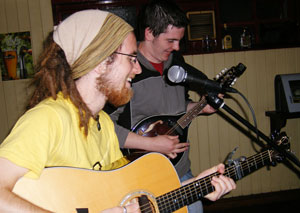 the bean and john banjo play as 5 finger discount at the stables in mullingar