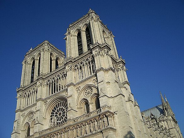 5) One of the ubiquitous images of the city, le Cathédrale Notre-Dame.  It always seems to be surrounded by crowds of tourists, but it is a must see!