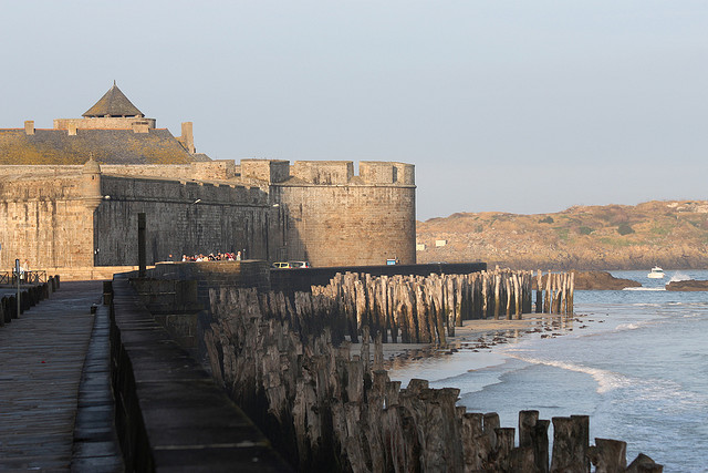 Saint-Malo - castle seen from the Sillon
