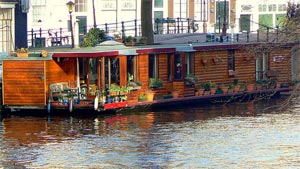 Houseboat large