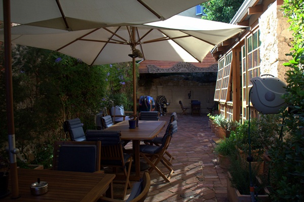 Fothergills Fremantle courtyard